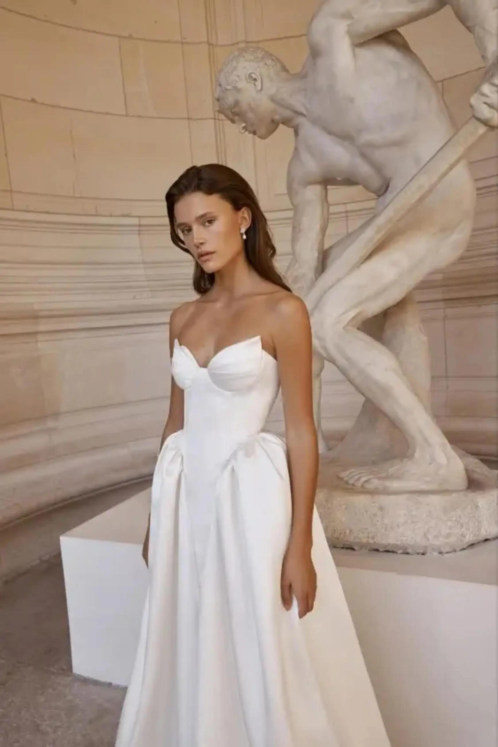 Fashion Forward: Alon Livné&#39;s Influence on Bridal Trends for 2024 Image