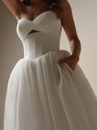 Maggie Sottero EVAN (25MC317A01 - Keyhole) #1 Ivory (gown with Natural Illusion) thumbnail