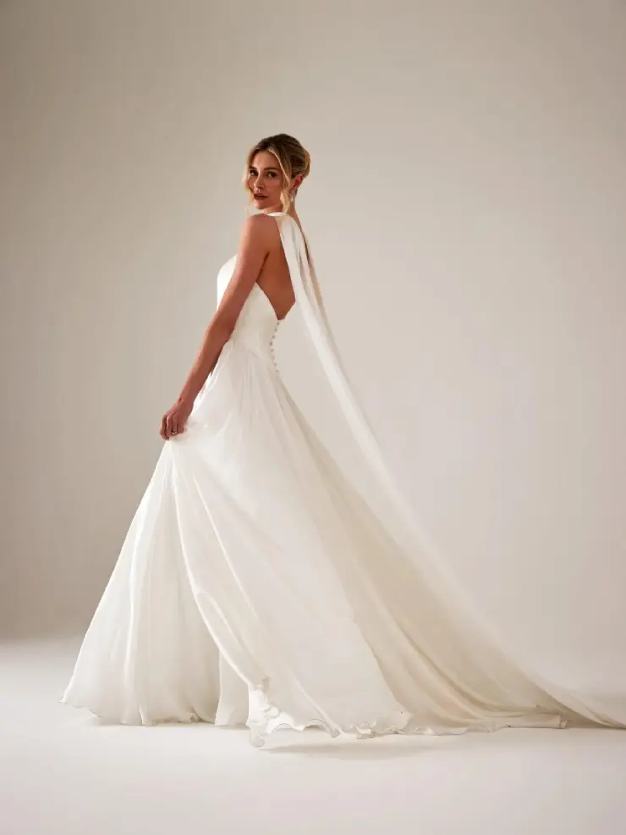 Sassi Holford Bridal Dresses | Ava 26 Wedding Gown | Hitchin