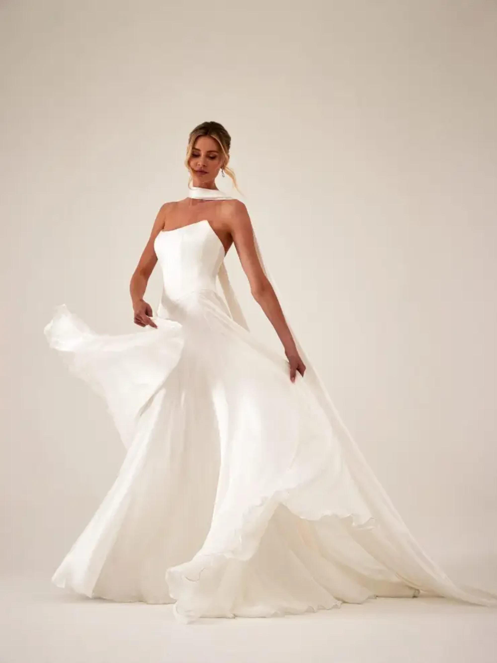 Sassi Holford Bridal Dresses | Ava 26 Wedding Gown | Hitchin