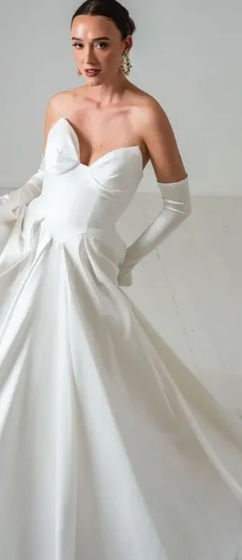 Freda Bennet Wedding Dresses Saskia #0 default Ivory thumbnail