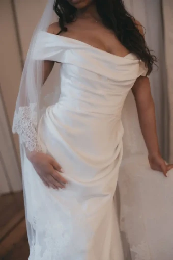 Divine Atelier Sara Top / Myra skirt / Button back #2 default Ivory thumbnail